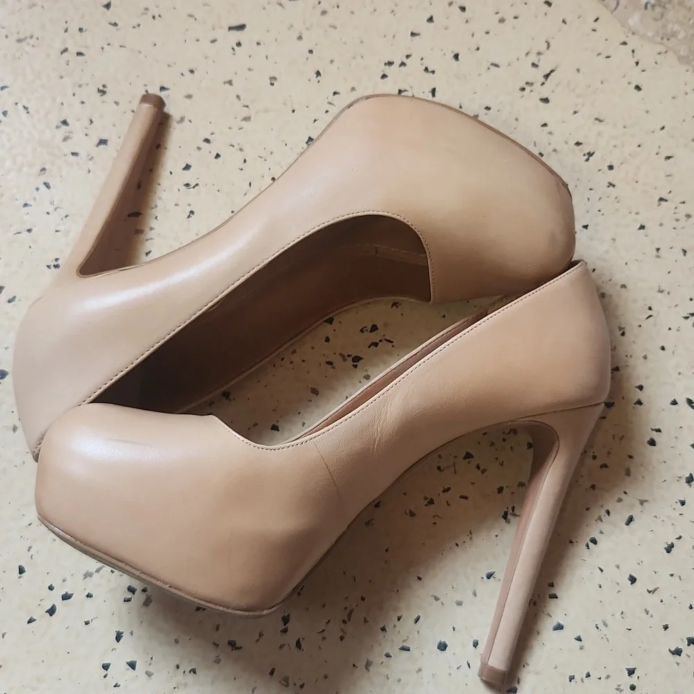 Sergio Zelcer hand-made leather platform pumps size 8 EUC nude